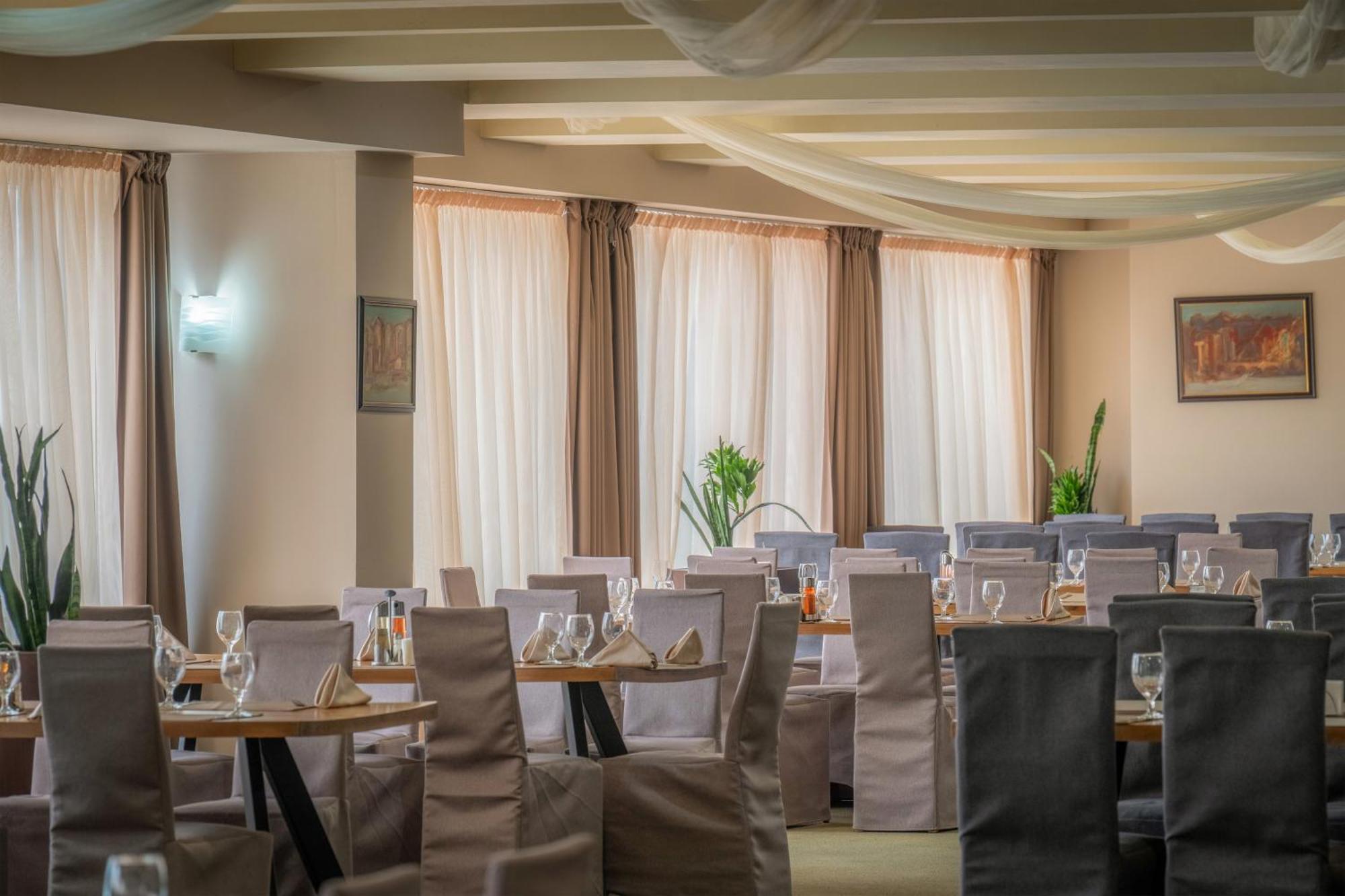 Snezhanka Hotel